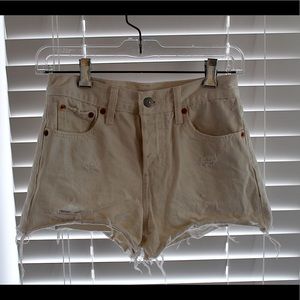 White Levi’s Shorts